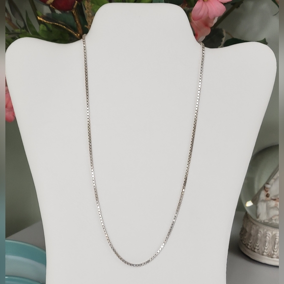 19.1g Sterling Silver box chain 19.75" w free pendant. Beautiful 925 chain 2mm - Picture 4 of 14